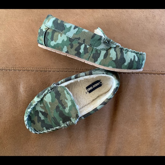 Lands End Camo Slippers - Picture 2 of 10